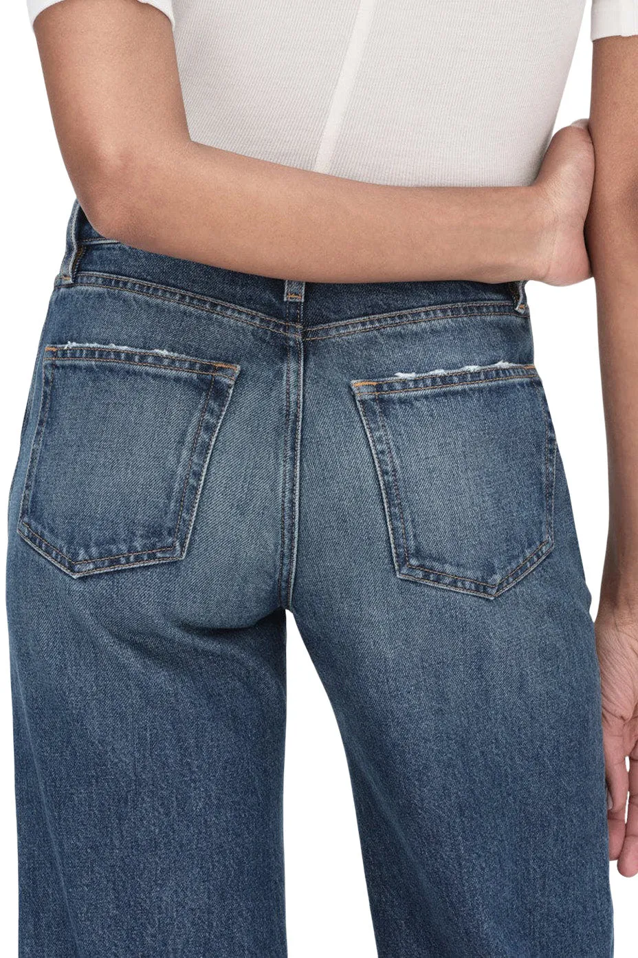Frame Denim The Relaxed Straight
in Beluga Modern Chew