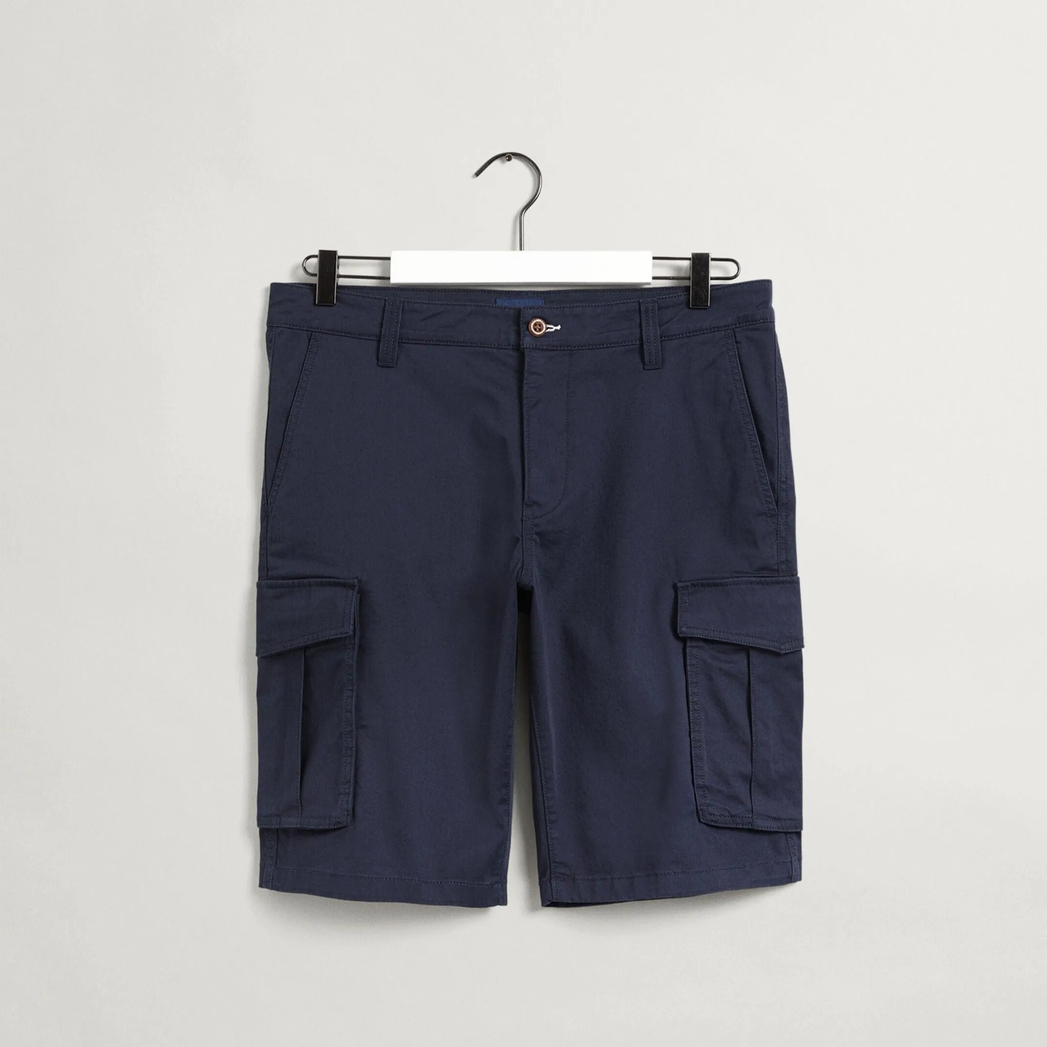 GANT Relaxed Fit Twill Cargo Shorts in Marine