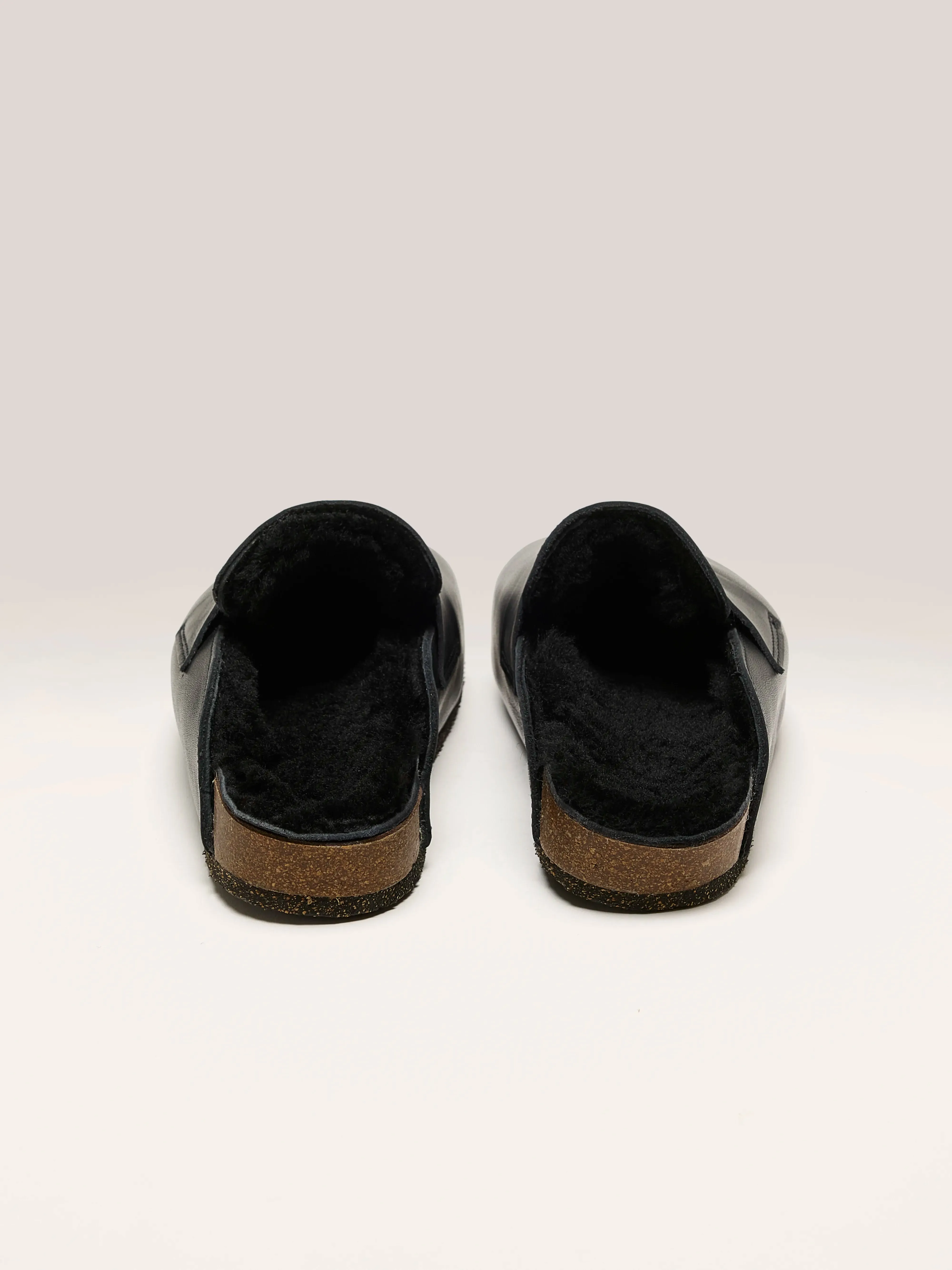 Nero Clogs (242 / W / BLACK)